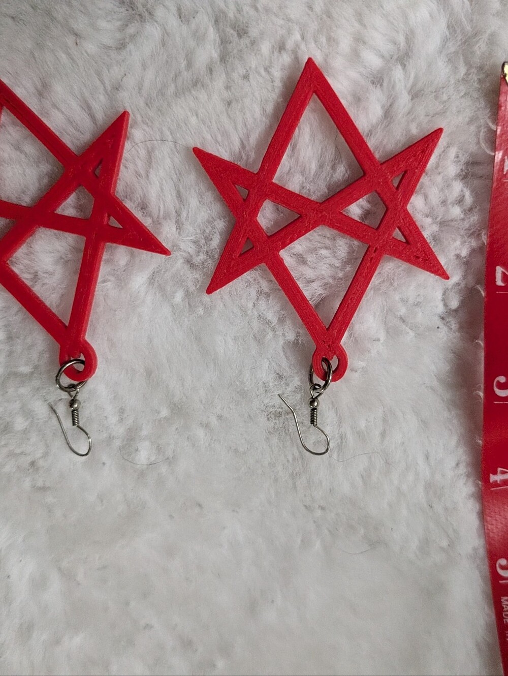 Red Star Geometric Dangle Earrings - Picture 3 of 3